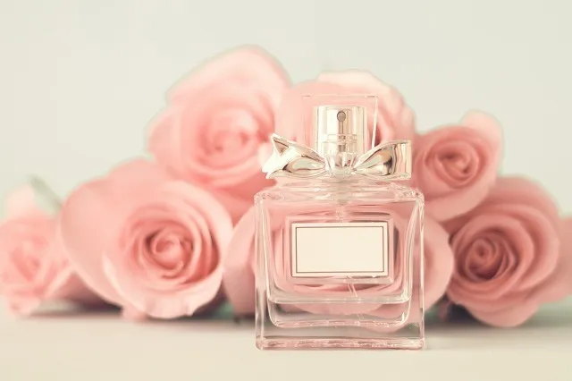 ピンクの薔薇と香水
