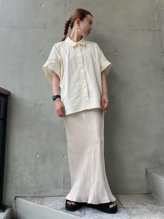 白サテンスカート